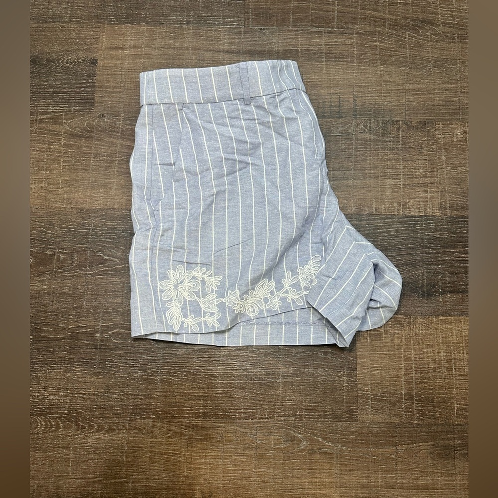 LOFT Floral Embroidered Stripe Riviera Shorts Blue Striped Linen Blend Size 14 - Picture 4 of 6